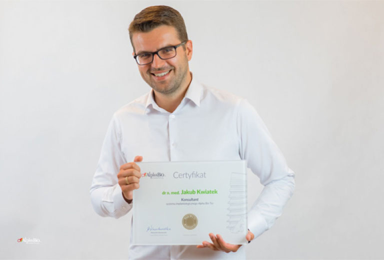 Konsultant międzynarodowego systemu implantologicznego Alpha Bio